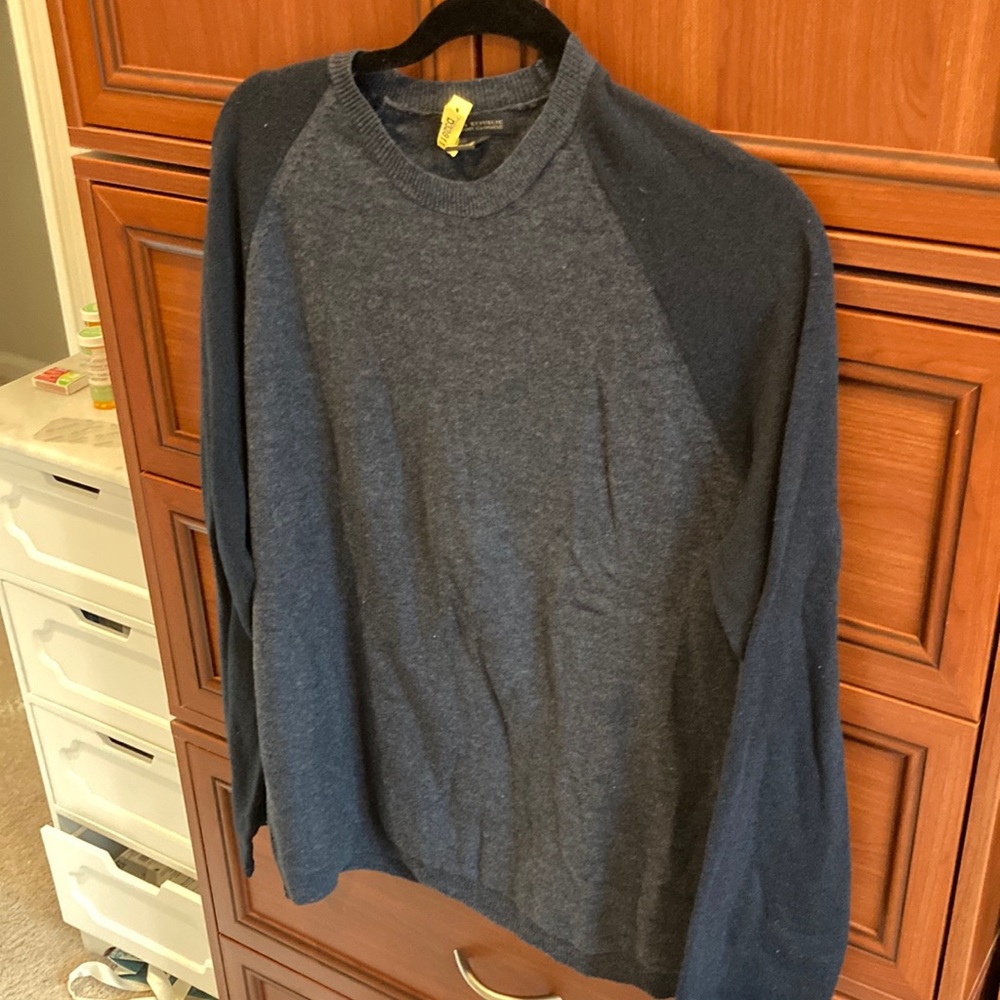 EUC wool/cashmere banana republic sweater in medium